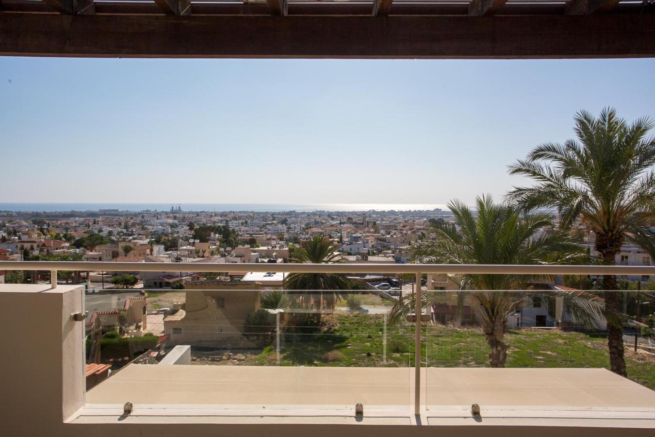 Penthouse Duplex Overlooking The Mediterranean Lárnaca Exterior foto